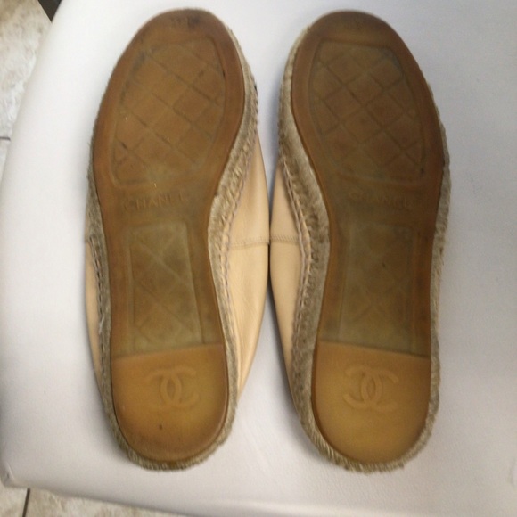 - Chanel Black And Tan Flats Size 9 - Picture 4 of 12